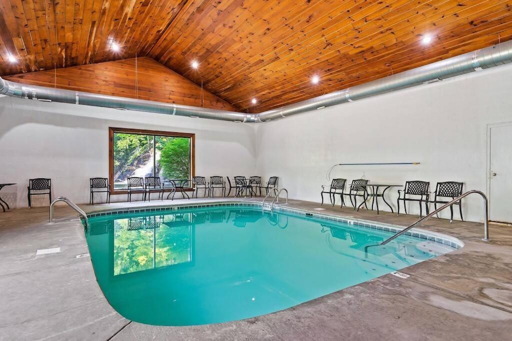 Cabin-N-Smokys! Indoor Resort Pool Views Hot Tub Game Room Sevierville Exterior photo